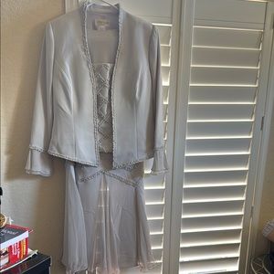 Junnie Leigh Elegant Light Gray Three-Piece Set